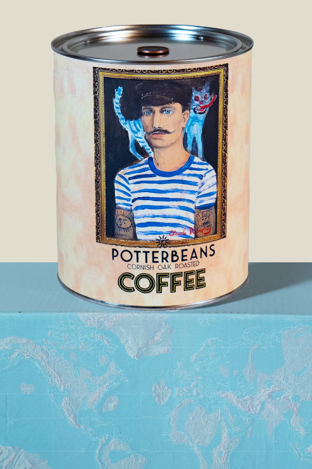 This Espresso Blend is the result of a combination of coffees from carefully selected farms, crafted to deliver a balanced and consistent cup profile.