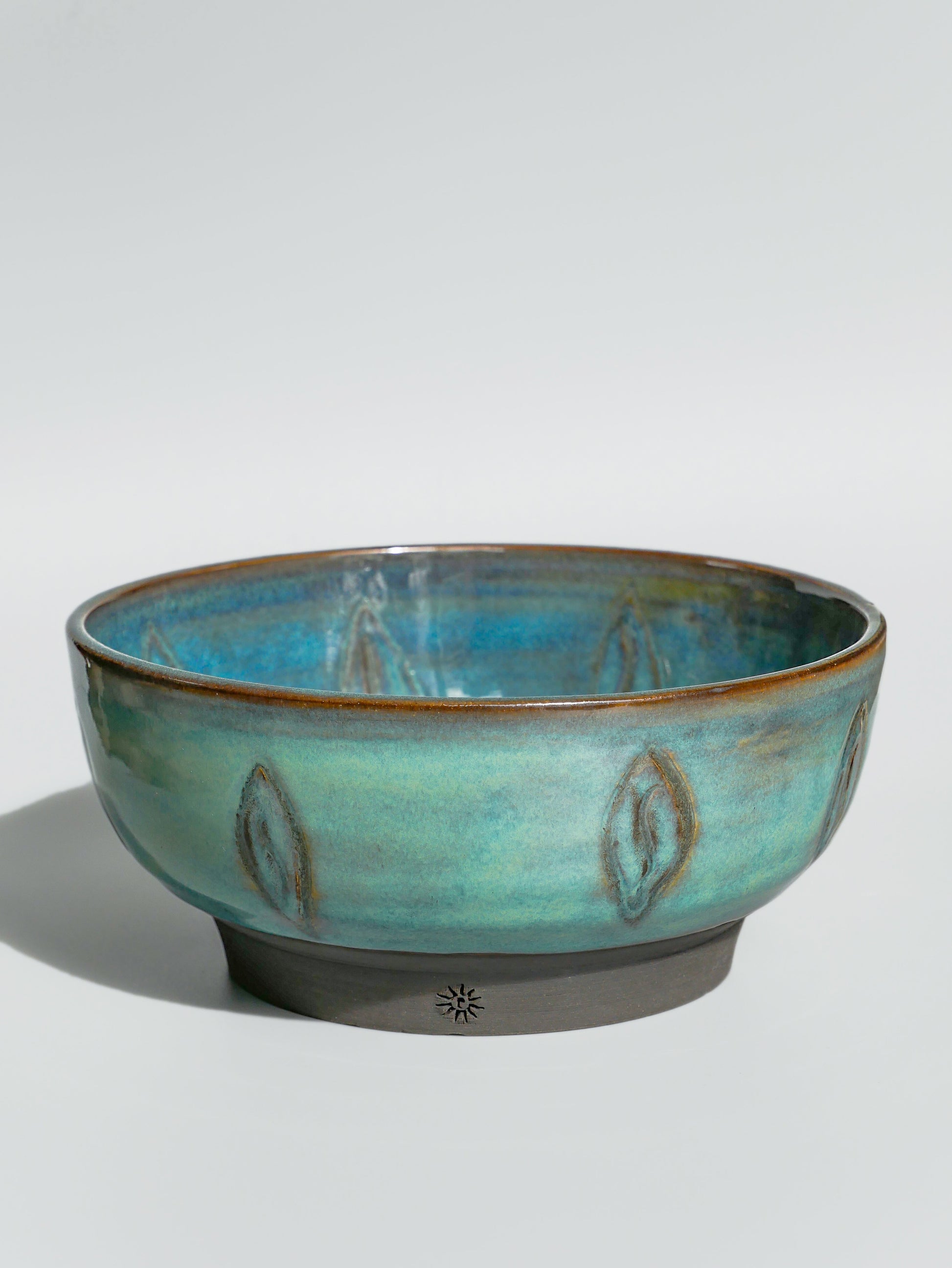 stoneware-pottery-bowl-pottery-studio-cornwall